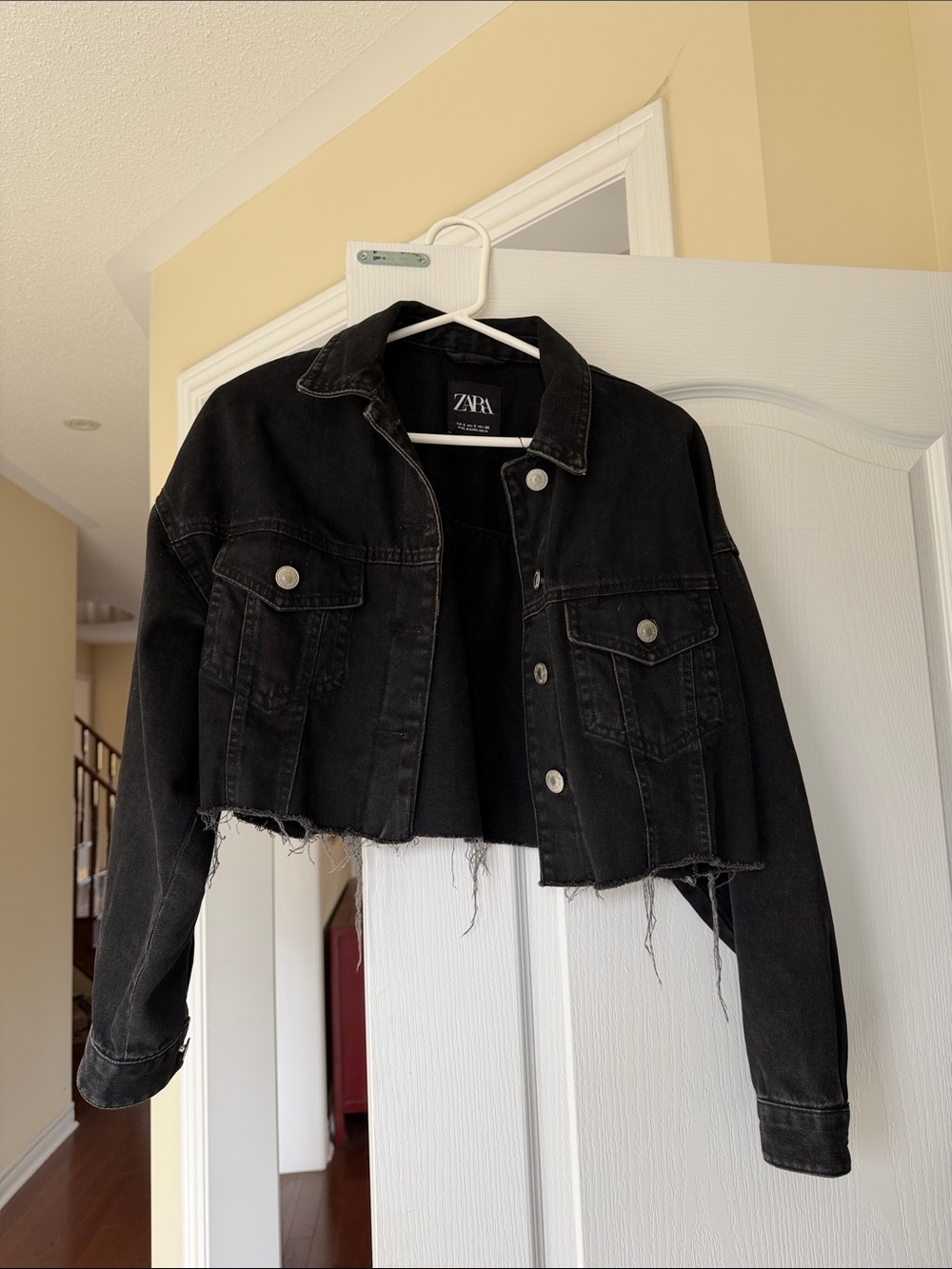 ZARA Black Cropped Raw-Hem Denim Jacket